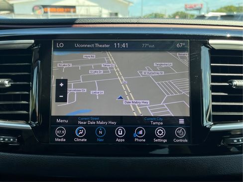 Used 2020 Chrysler Pacifica Touring-L FWD image 31