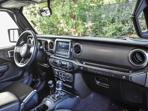 Used 2021 Jeep Wrangler Willys image 12