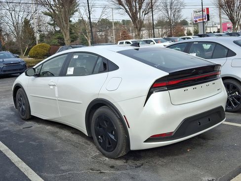 New 2026 Toyota Prius LE image 3