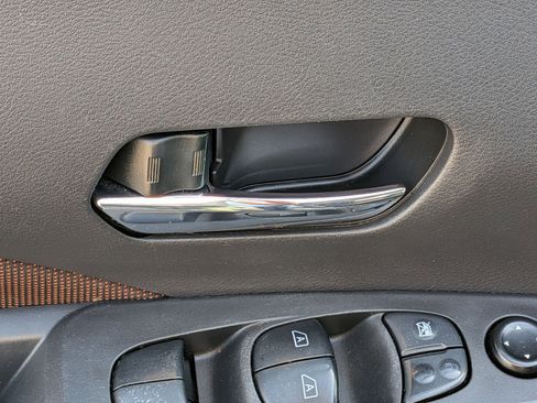 Used 2021 Nissan Kicks SR w/ Exterior Package image 12