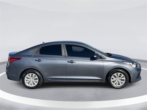 Used 2019 Hyundai Accent SE image 3