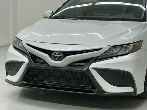 Used 2021 Toyota Camry XSE image 9