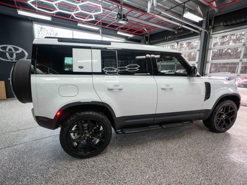 Used 2024 Land Rover Defender 110 S image 4