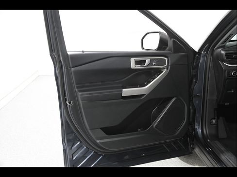 Used 2023 Ford Explorer XLT w/ Equipment Group 202A AWD/4WD image 5