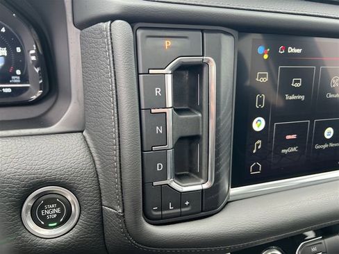 Certified 2022 GMC Yukon Denali w/ Denali Premium Package AWD/4WD image 22