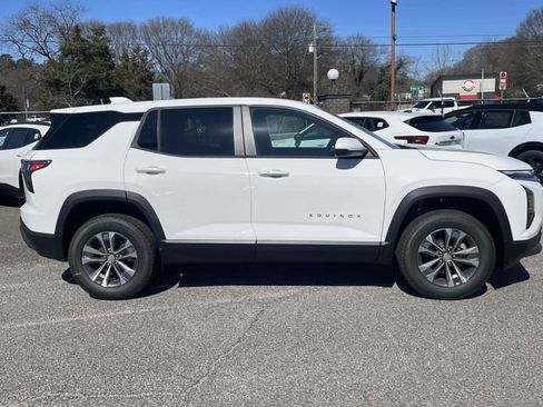 New 2026 Chevrolet Equinox LT w/ Convenience Package II image 2