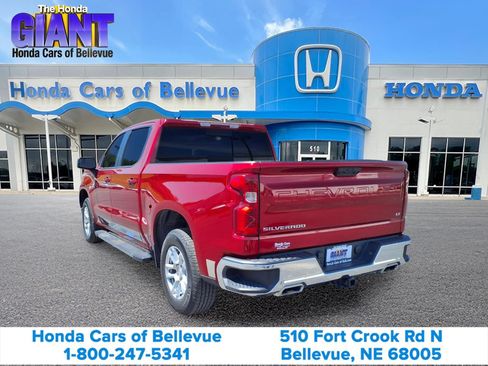 Used 2022 Chevrolet Silverado 1500 LT w/ Z71 Off-Road Package AWD/4WD image 3