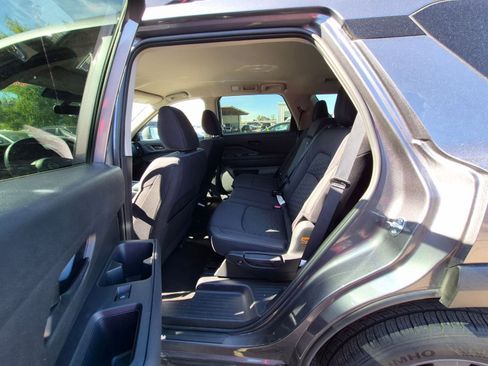 Used 2025 Nissan Pathfinder SV image 11
