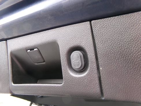 Used 2018 Chevrolet Suburban LT image 51