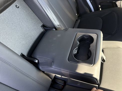 Used 2025 Land Rover Defender 110 S image 33