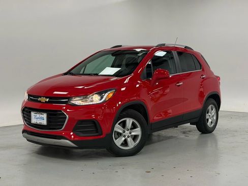Used 2020 Chevrolet Trax LT w/ LT Convenience Package image 1