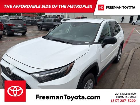 Used 2025 Toyota RAV4 LE image 1