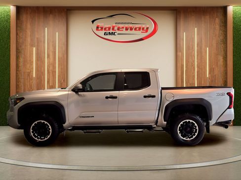 Used 2024 Toyota Tacoma TRD Off-Road AWD/4WD image 4