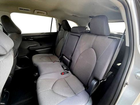 Used 2024 Toyota Highlander LE image 24