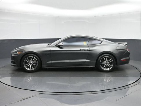 Used 2017 Ford Mustang GT RWD image 4