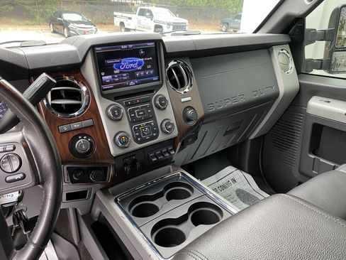 Used 2016 Ford F250 Lariat w/ Lariat Ultimate Package AWD/4WD image 23