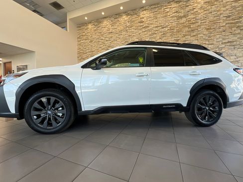 Certified 2025 Subaru Outback Onyx Edition XT AWD/4WD image 2