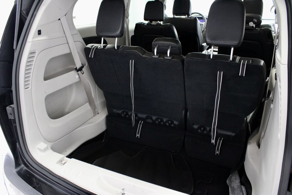 Used 2024 Chrysler Pacifica Touring-L FWD image 13