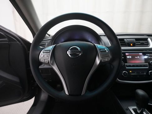 Used 2016 Nissan Altima 2.5 S w/ Power Driver Seat Package FWD image 4