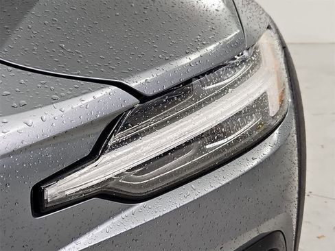 Used 2021 Volvo V60 T5 Cross Country image 10