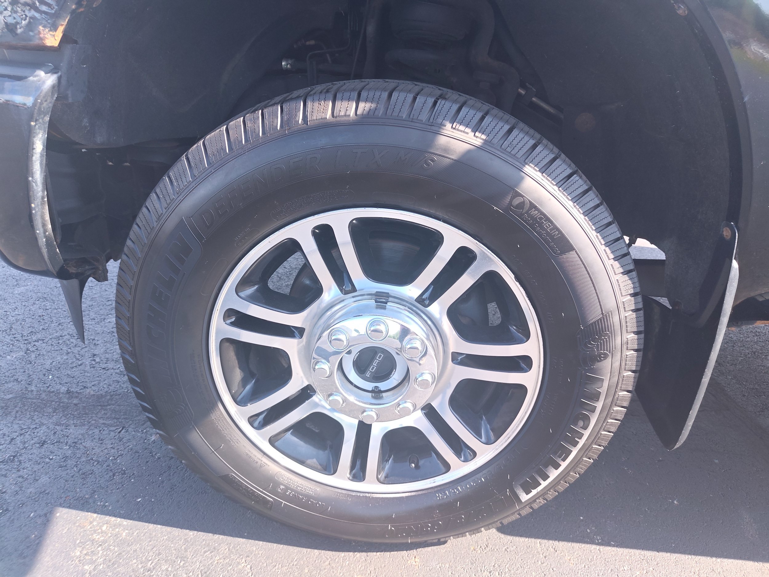 Used 2016 Ford F250 Platinum w/ Platinum Package AWD/4WD image 6