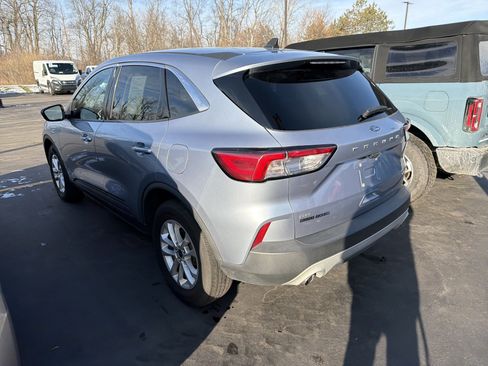 Used 2022 Ford Escape SE image 5