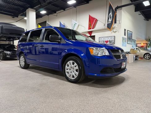 Used 2019 Dodge Grand Caravan SE FWD image 6