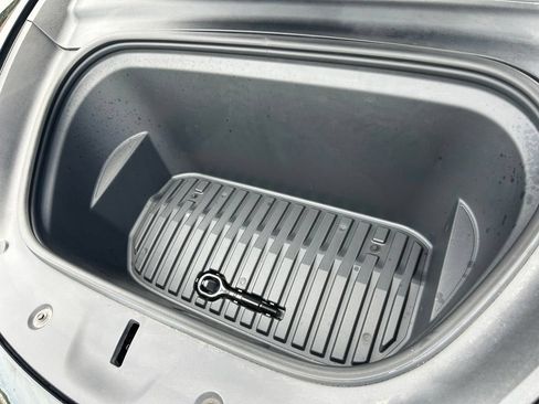 Used 2024 Tesla Model Y 2WD image 41