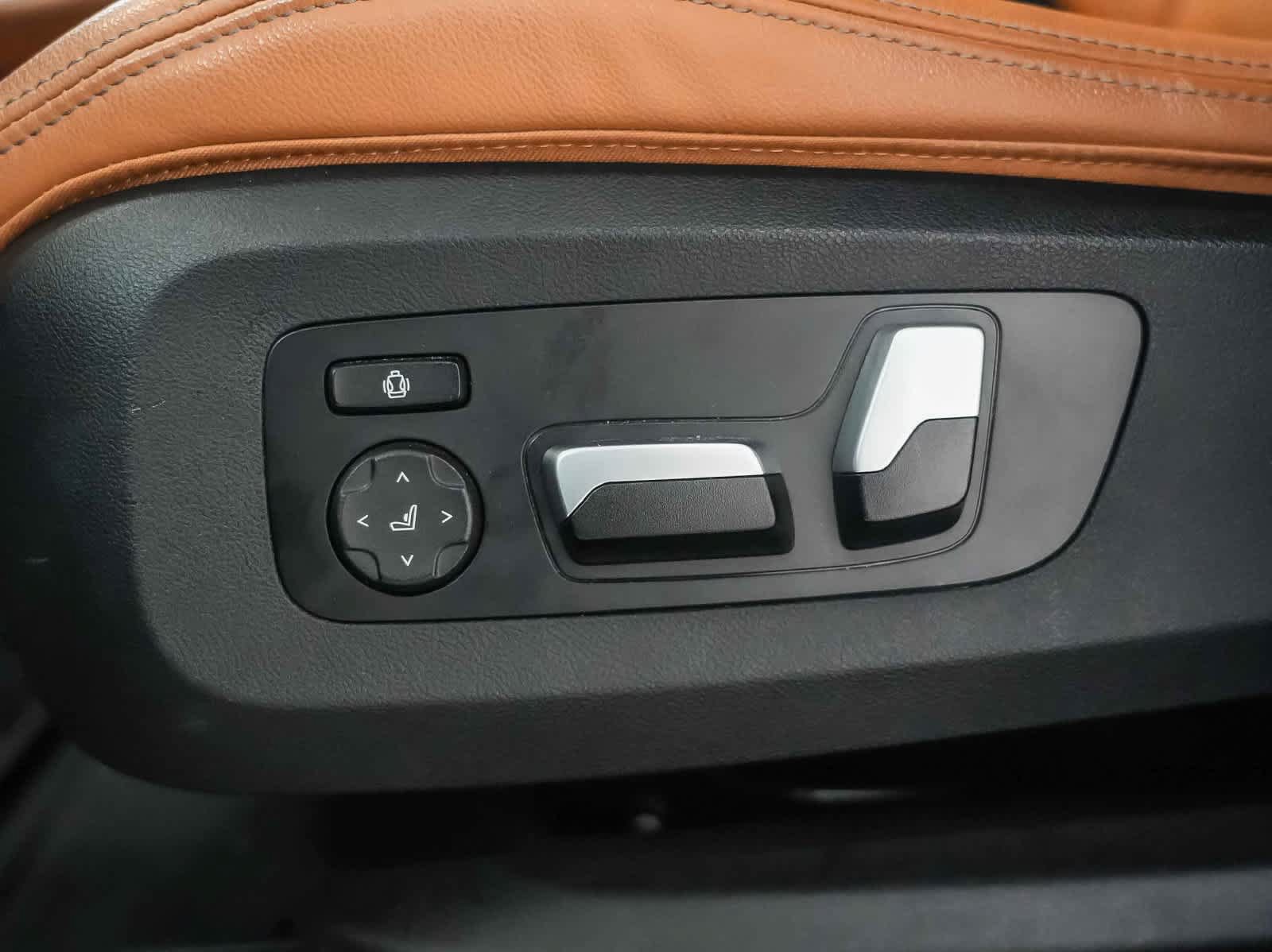 Used 2022 BMW X5 xDrive45e w/ Parking Assistance Package AWD/4WD image 26