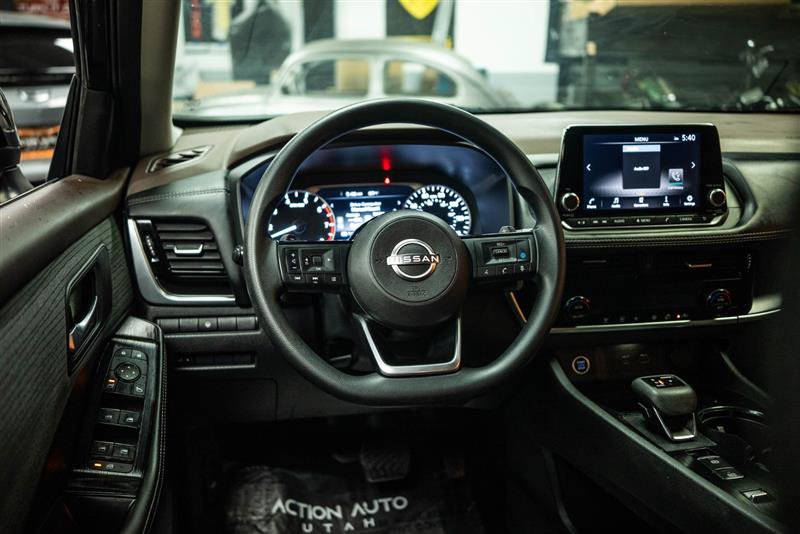 Used 2022 Nissan Rogue SV FWD image 15
