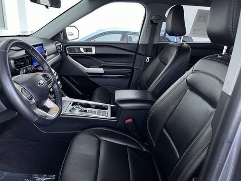 Used 2022 Ford Explorer XLT w/ Equipment Group 202A image 14