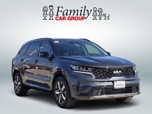 Used 2023 Kia Sorento S image 2