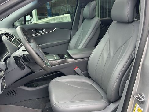 Used 2019 Lincoln Nautilus Reserve FWD image 9