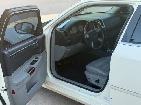 Used 2006 Chrysler 300 Touring RWD image 14