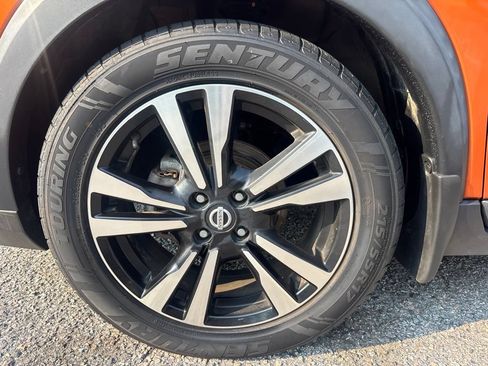 Used 2019 Nissan Kicks SR w/ SR Premium Package FWD image 27