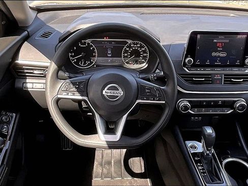 Used 2021 Nissan Altima 2.5 SV FWD image 5