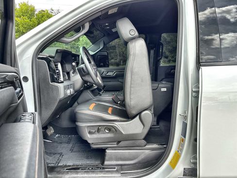 Used 2025 GMC Sierra 2500 AT4 AWD/4WD image 2