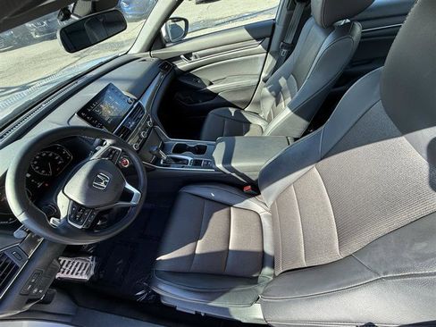 Used 2018 Honda Accord Sport image 9