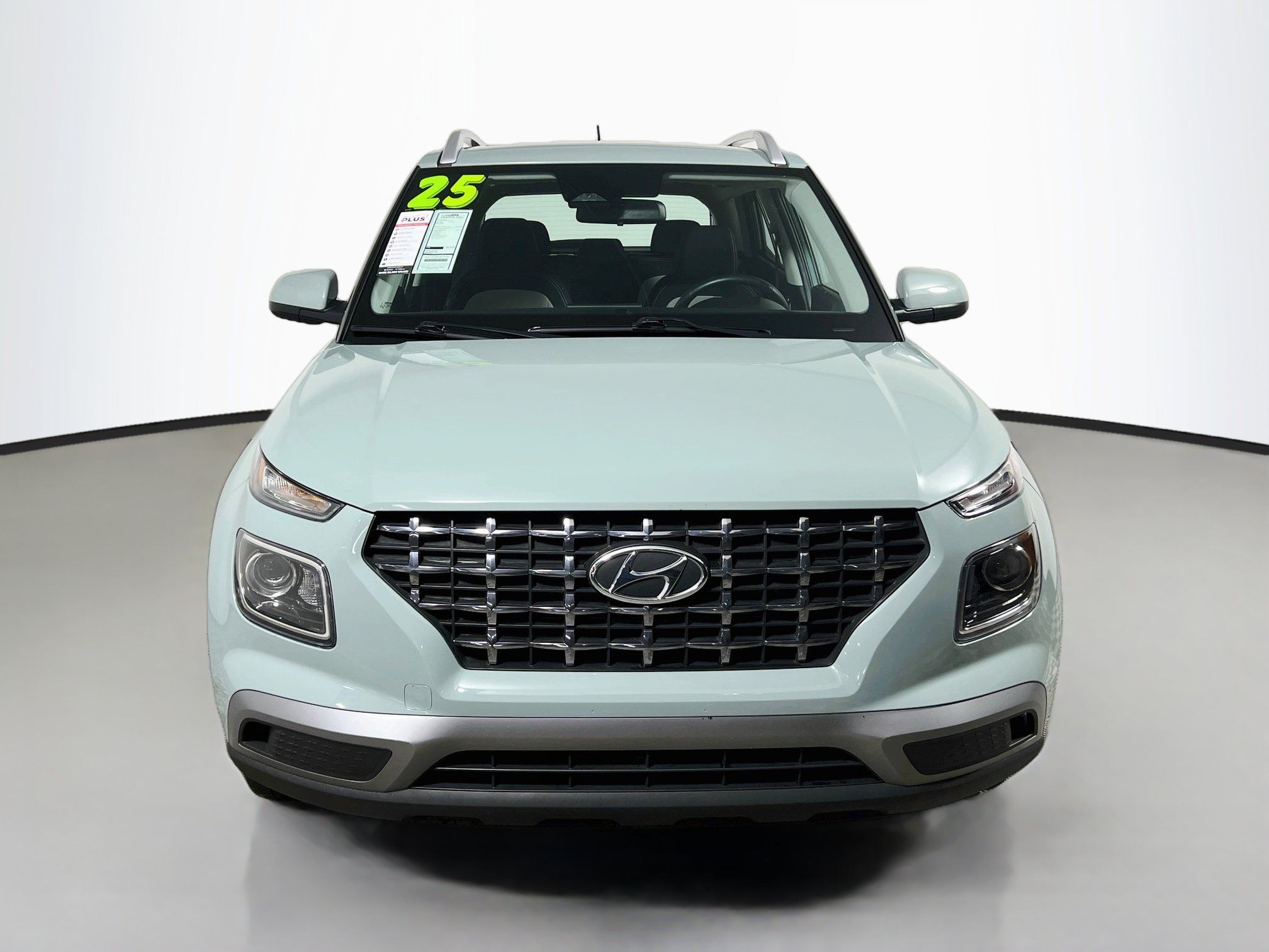 Used 2025 Hyundai Venue SEL FWD image 11