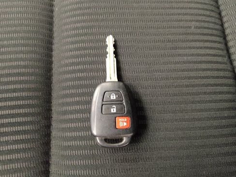 Used 2018 Toyota RAV4 LE w/ All Weather Liner Package AWD/4WD image 32