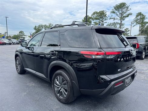 Used 2024 Nissan Pathfinder SV w/ SV Premium Package FWD image 6