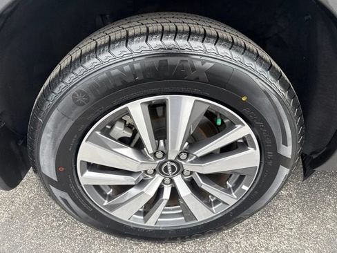Used 2024 Nissan Pathfinder SL AWD/4WD image 14