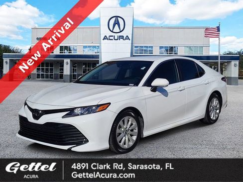 Used 2019 Toyota Camry LE image 1