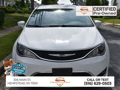 Used 2024 Chrysler Pacifica Limited