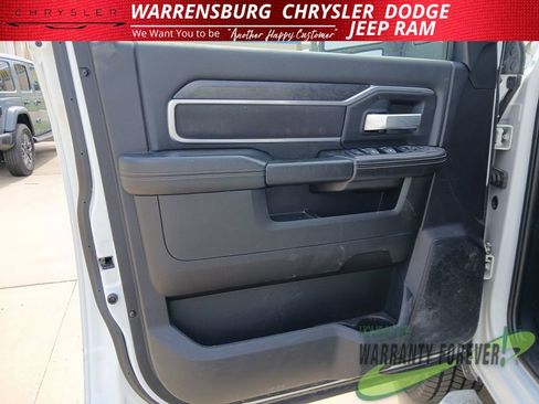 Used 2024 RAM 2500 Big Horn AWD/4WD image 12