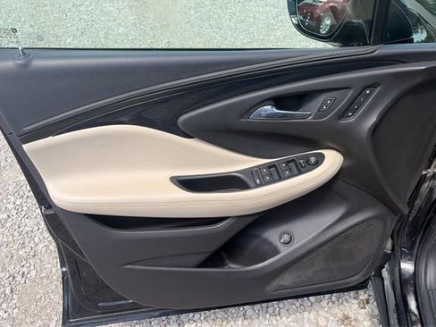 Used 2017 Buick Envision Essence FWD image 18