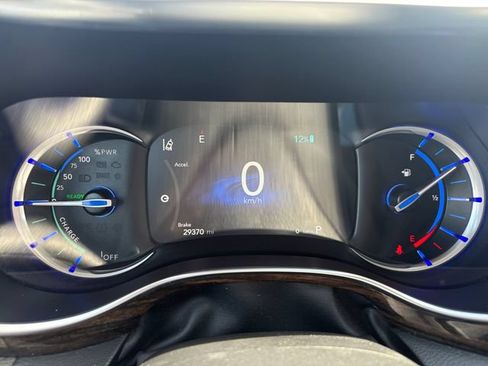 Used 2023 Chrysler Pacifica Limited FWD image 27