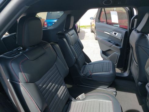 New 2026 Ford Explorer ST-Line w/ ST-Line Street Pack RWD image 11