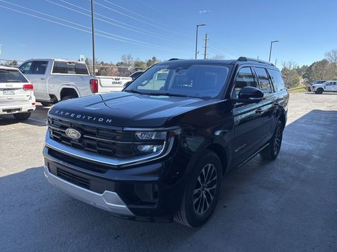 Used 2025 Ford Expedition Platinum image 2