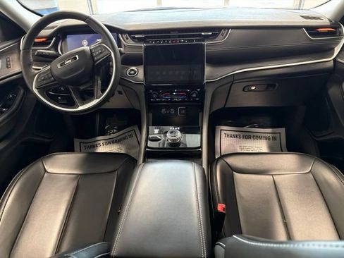 Used 2023 Jeep Grand Cherokee Limited AWD/4WD image 19